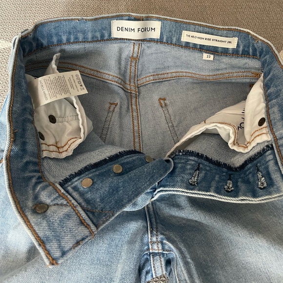 Arlo high rise straight jeans, size 23, regular - Picture 2 of 7